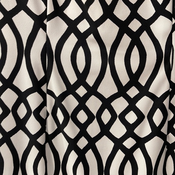 Woman’s dress - Picture 2 of 4